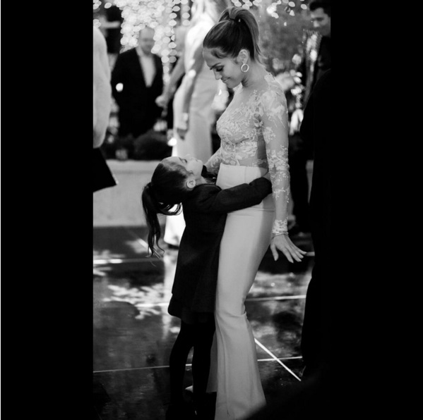 Дженнифер Лопес трогательно поздравила сына и дочь с днем рождения